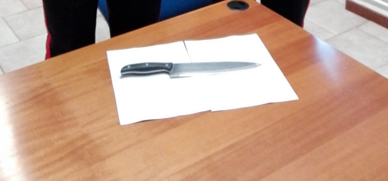 Minaccia sua madre con un coltello: voleva  i soldi per la droga, arrestato 30enne
