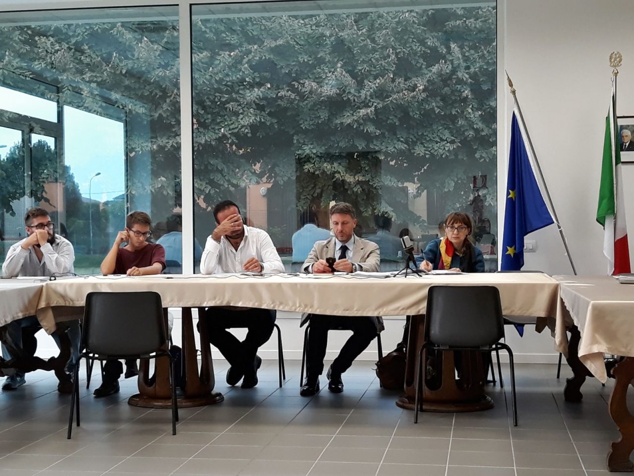 Il sindaco “diventa” vigile, fioccano le multe