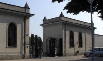 Cimitero di Treviglio senza loculi, ma i soldi vanno alla Fiera e il Pd attacca