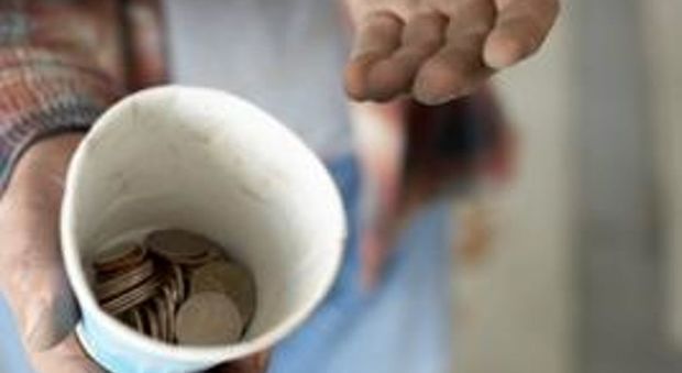 Rifiuta di fare l’elemosina, 70enne aggredita