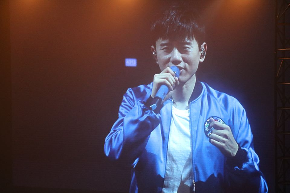 Jason Zhang duetta con Al Bano sul palco del Palafacchetti VIDEO FOTO