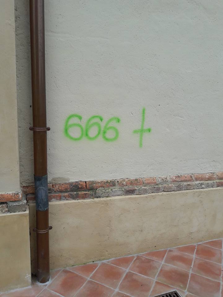 Vandalizzato con scritte sataniche il santuario appena restaurato