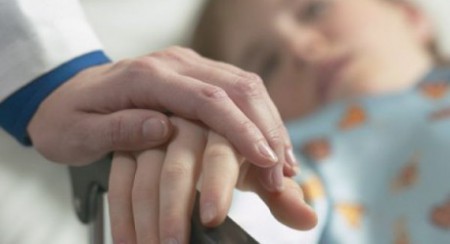 Bimbi finiscono in ospedale dopo il bagno in piscina