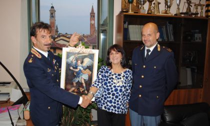 San Michele Arcangelo e la Polizia: "l'eterna lotta contro il male" in un quadro di Mandelli