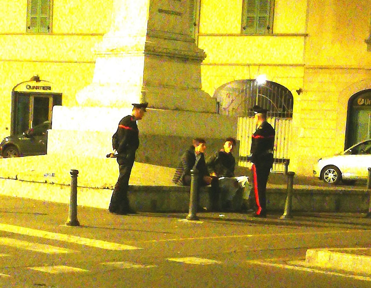 Movida sotto controllo: i carabinieri “assediano” piazza Garibaldi
