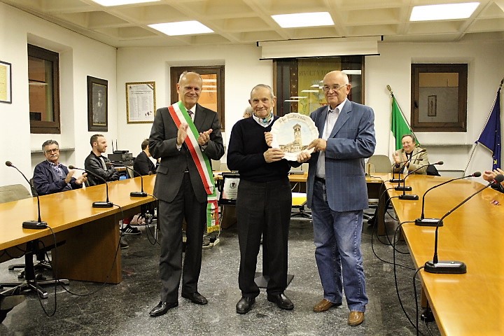 Il rivoltano dell’anno è un collezionista da record VIDEO