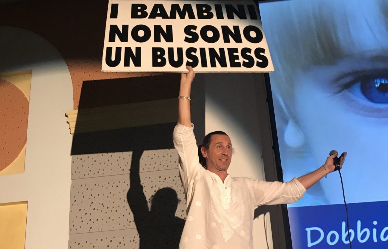 Forza Nuova sta con Povia: “Contro il pensiero unico”