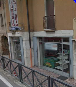 Ladro entra in casa, si impietosiscono e gli danno da mangiare