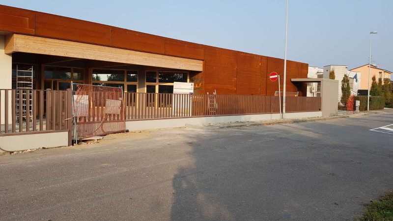 Cortenuova, nella scuola (nuovissima) piove in aula