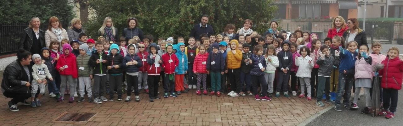 Una squadra di bimbi ecologisti ripulisce il paese