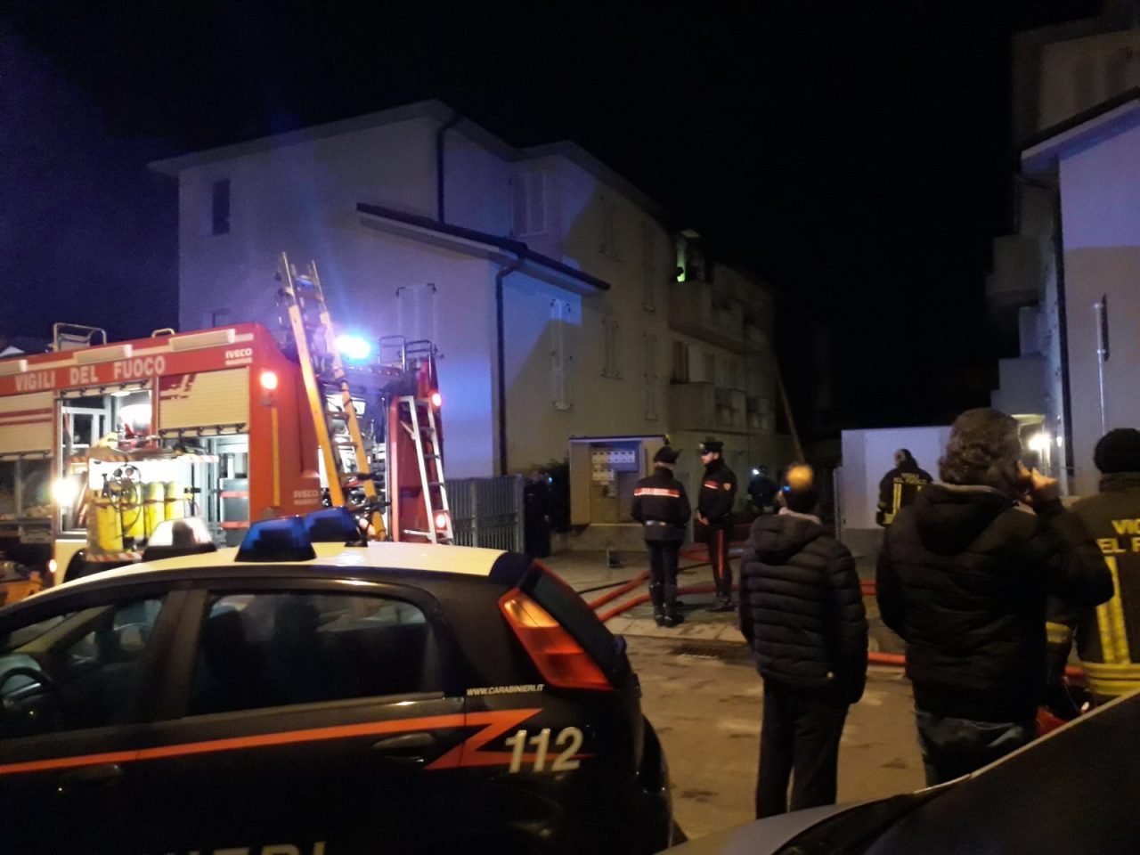 Incendio a Trescore, palazzine evacuate FOTO