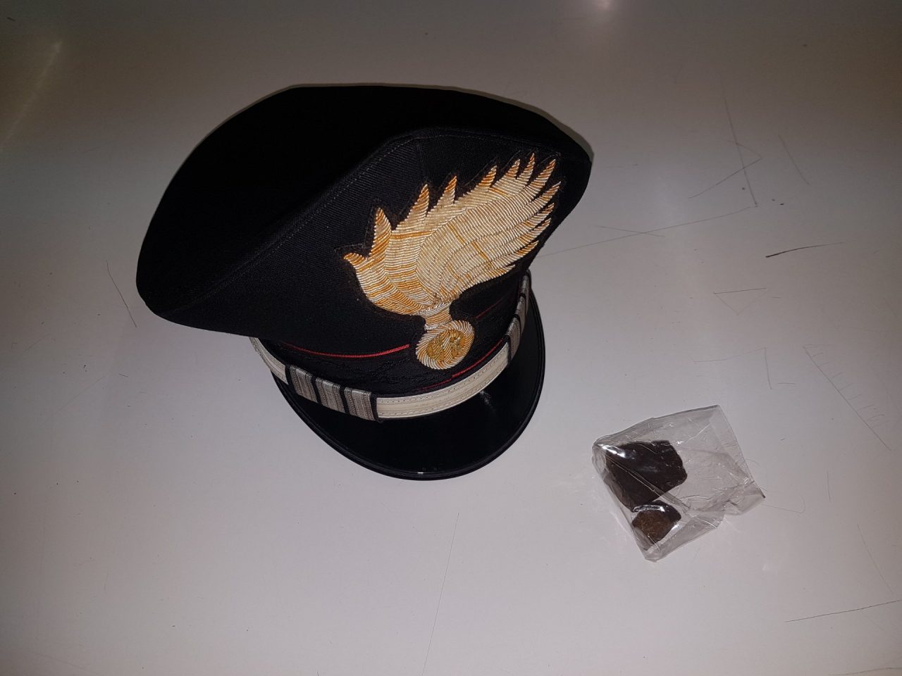 Droga nei bagni delle scuole scoperta dai carabinieri