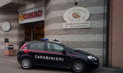 Distanza di sicurezza, la tensione sale e al Conad di Canonica arrivano i carabinieri