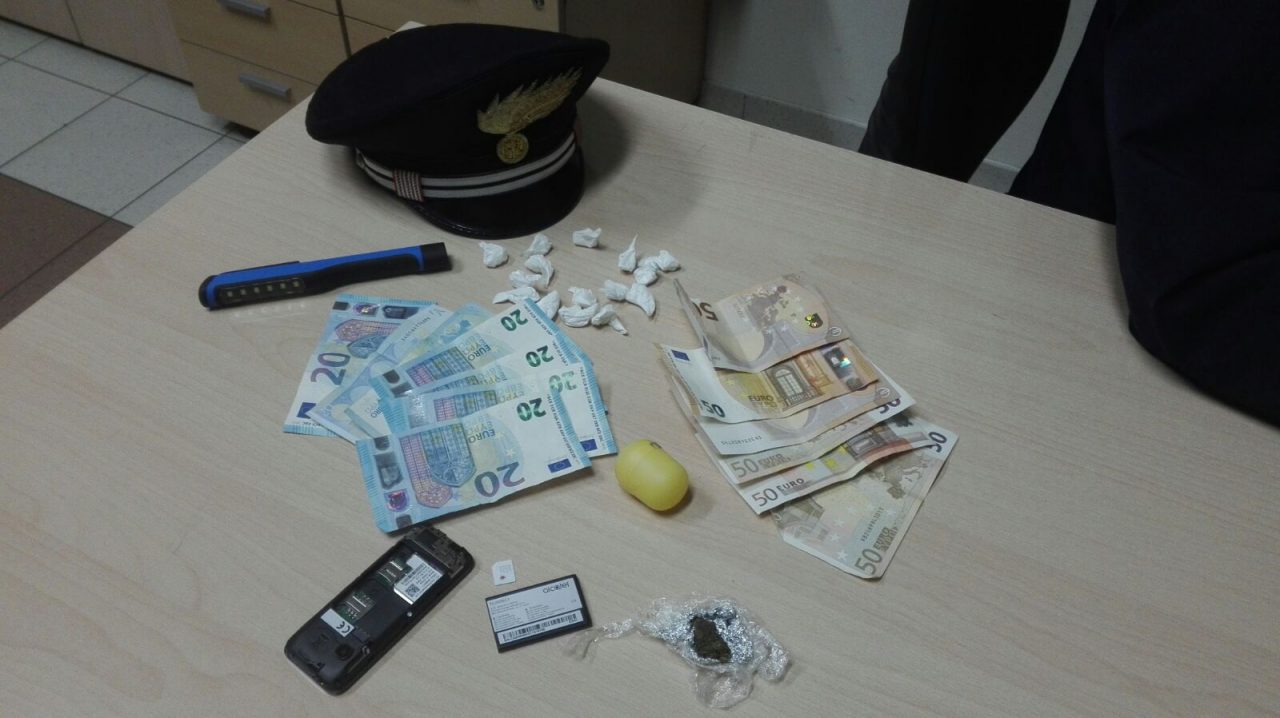 Droga al parco, arrestato 19enne marocchino