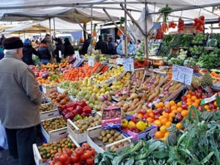 Riapre il mercato della Zona Nord, ma solo per i generi alimentari