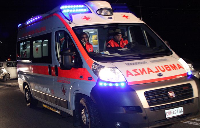 Tremendo schianto tra due moto a Bergamo, muore un 37enne SIRENE DI NOTTE