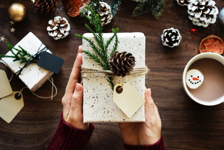 Riciclare i regali di Natale ora si chiama regifting e non è più un tabù