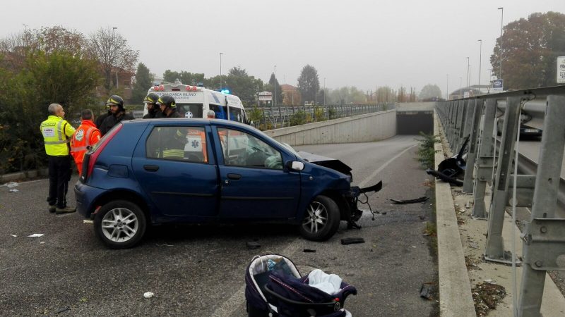 Bimbo muore nello schianto trovato sul sedile