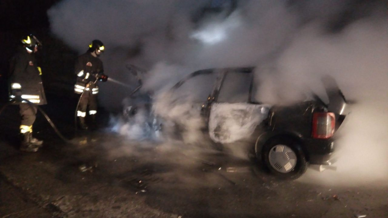 Incendio di auto vicino a Milano: l’impressionante VIDEO