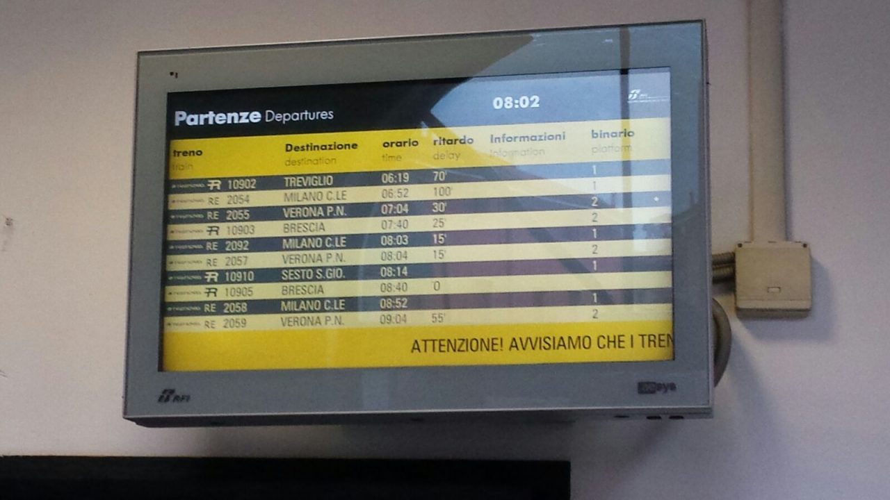 Treni fermi sulla Brescia Milano tutto bloccato