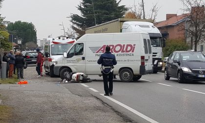 Scooter travolto dal furgone, ferito 42enne