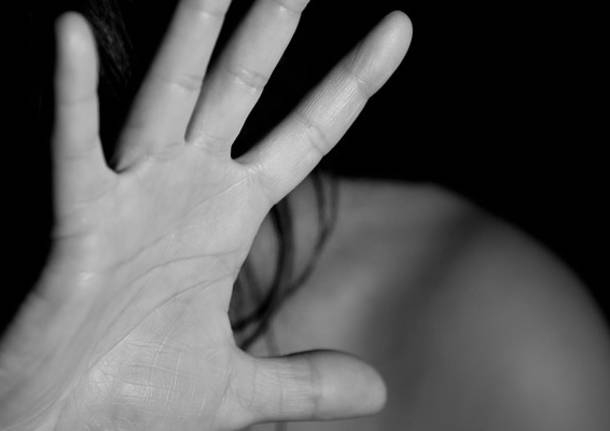 Giovane mamma incinta aggredita sessualmente da un 60enne a Romano