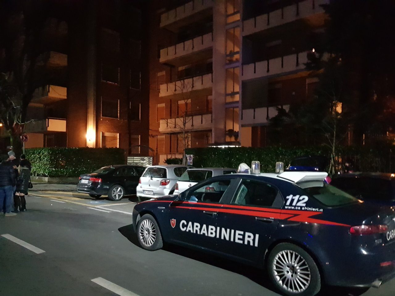 Ladri di cerchioni messi in fuga dai cittadini