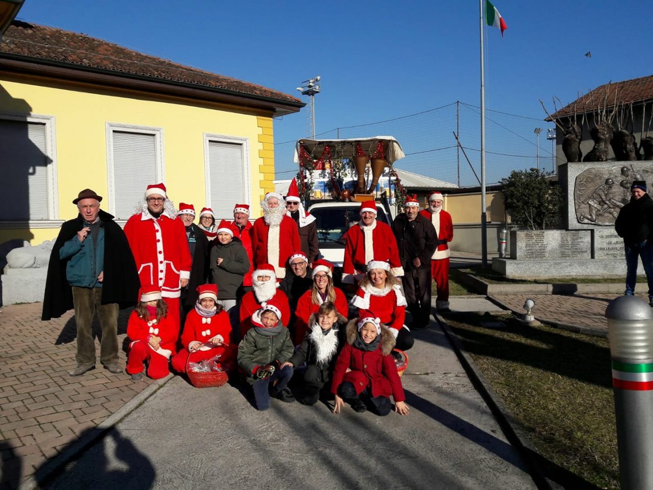 L’Amministrazione si veste da Babbo Natale