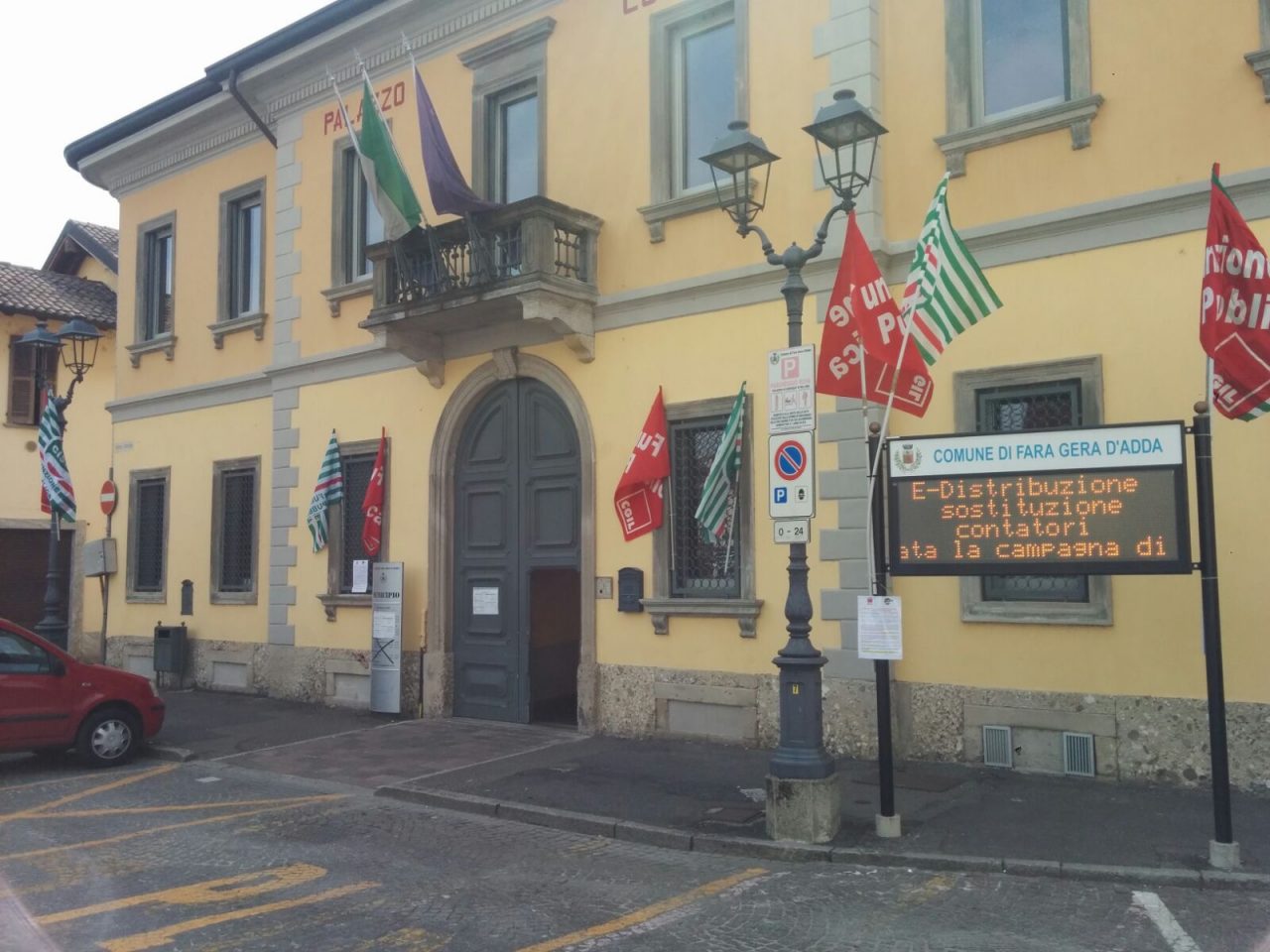 Sindaco denunciato dai sindacati: nonostante la condanna non ha pagato tutto il premio ai dipendenti