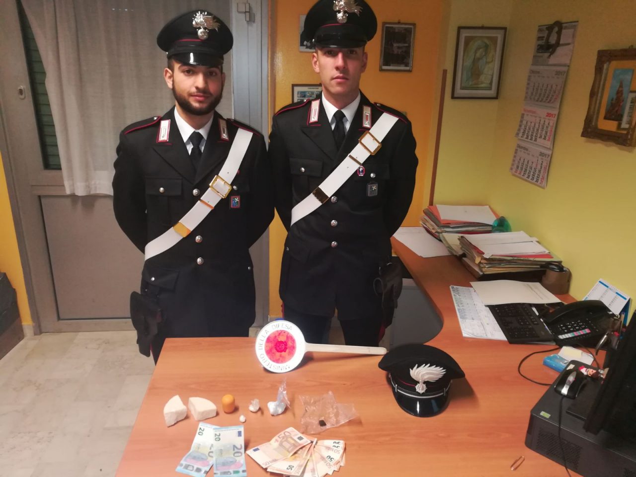 Lancia droga dal finestrino prima dell’Alt: arrestato