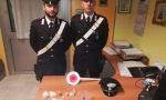 Lancia droga dal finestrino prima dell'Alt: arrestato