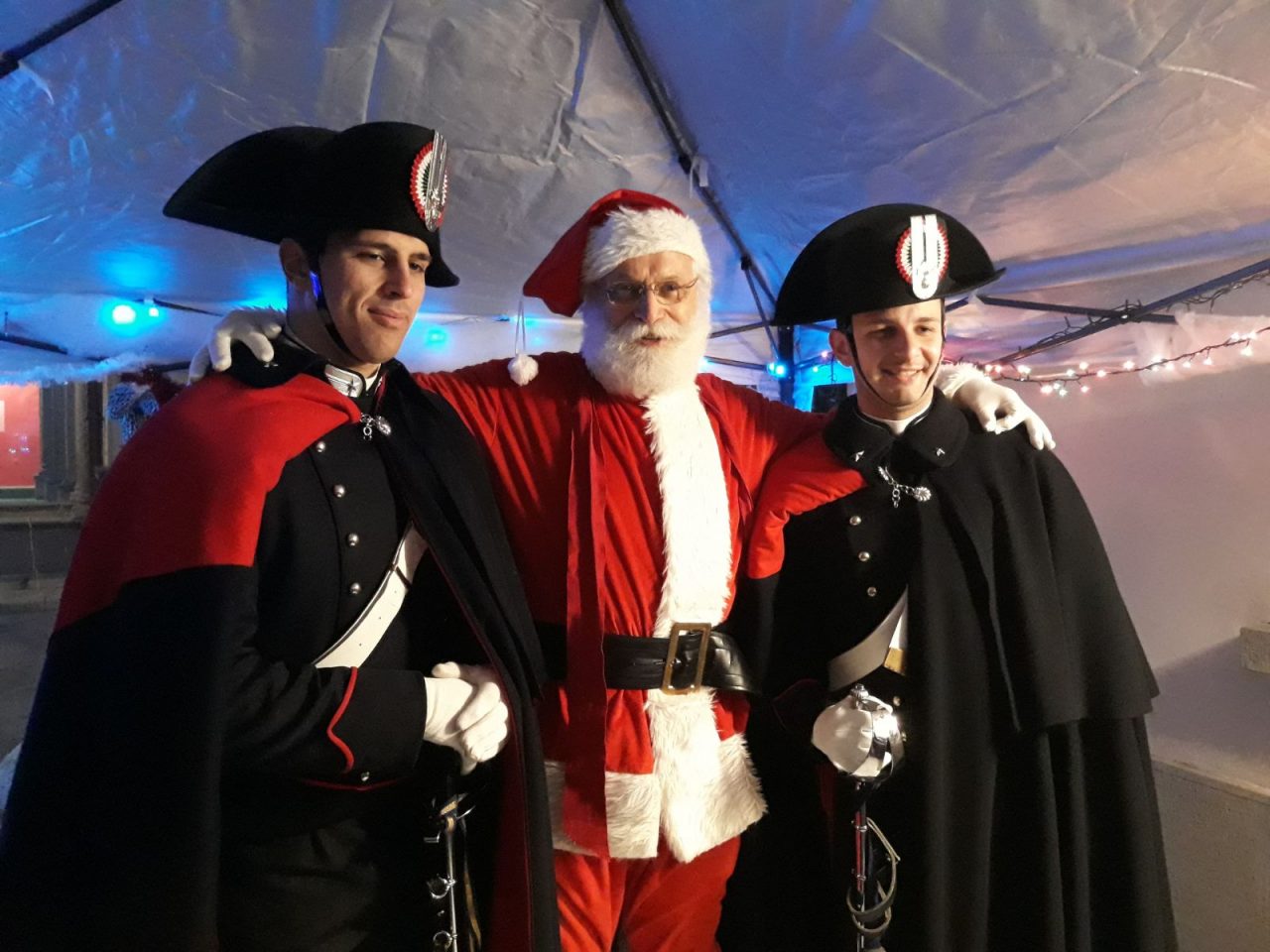 Carabinieri in alta uniforme… come nella fiaba di Pinocchio