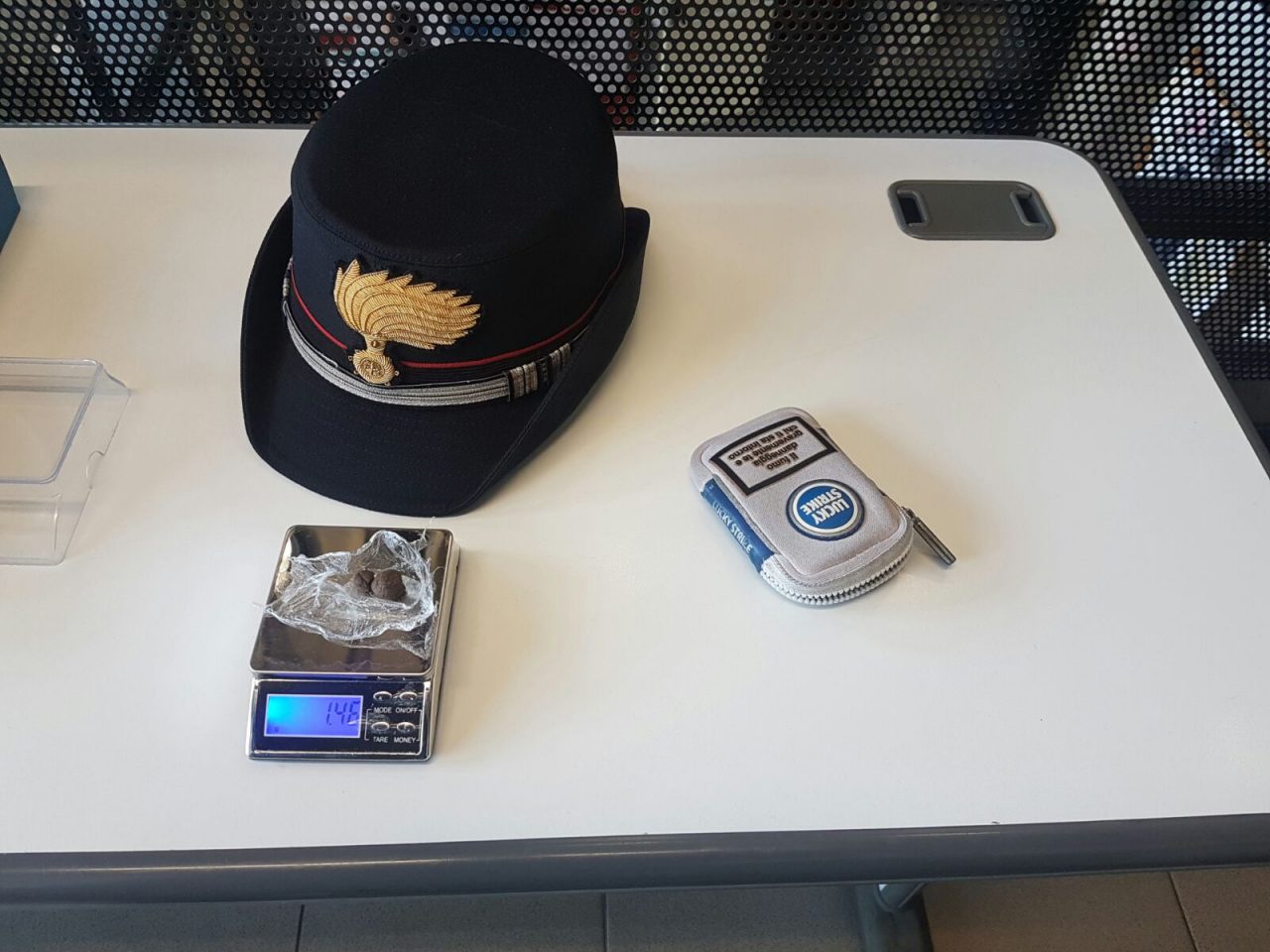 Droga a scuola, studente beccato con l’hashish