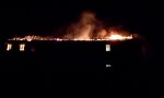 Incendio in cascina, danni ingenti FOTO e VIDEO