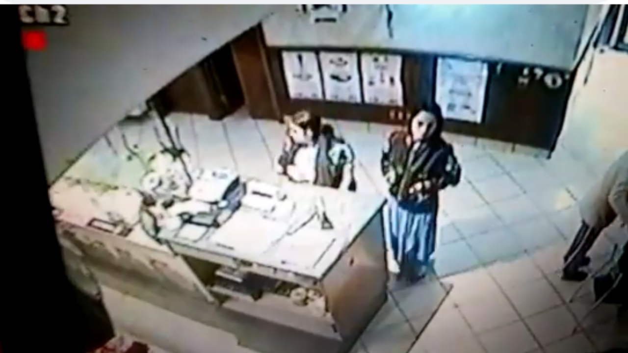 Furto al bar, preso barattolo delle mance