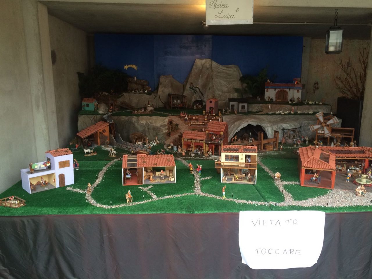 Un presepe per passione, vittima della maleducazione – VIDEO