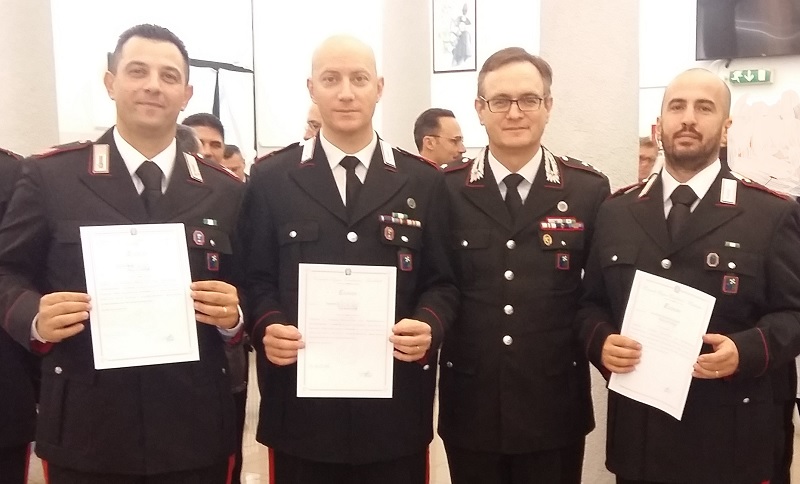 Salvano due persone dal suicidio premiati i carabinieri eroi