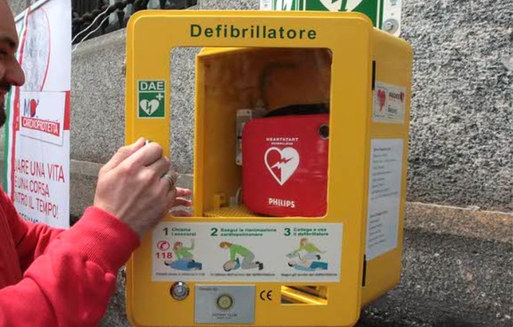 Due defibrillatori grazie ai karateka e all’Amministrazione