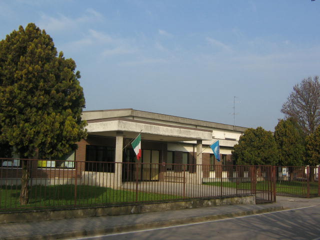 Riscaldamento guasto, bimbi in classe con giacca e cappello