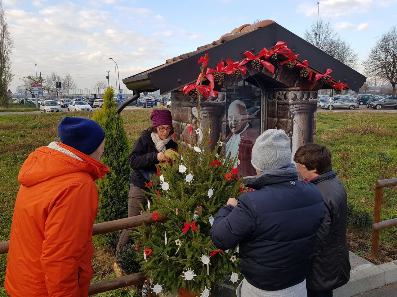 Il Centro diurno addobba l’albero della Santella
