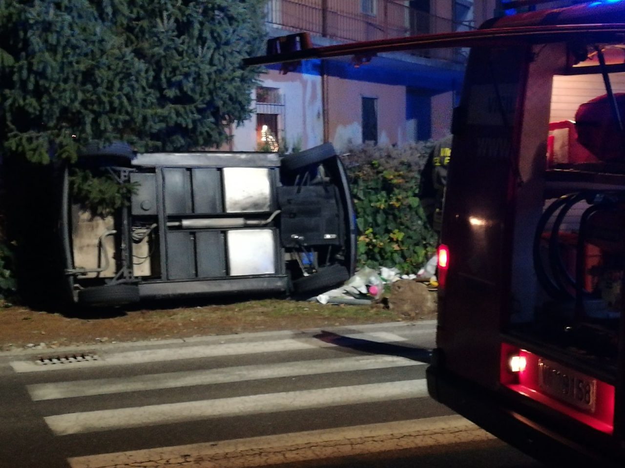 Ribaltamento con la minicar, paura per un 16enne
