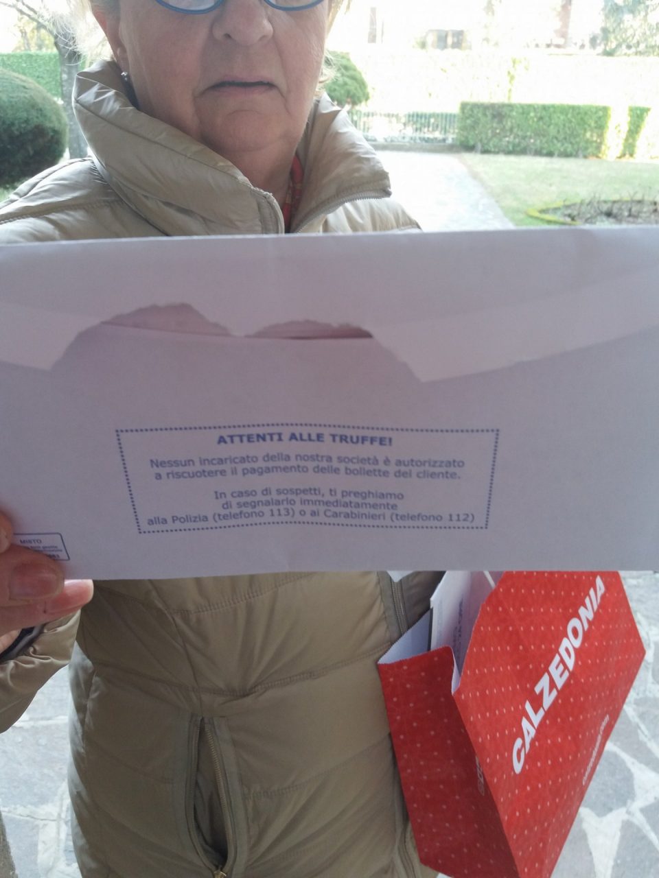 Bollette trovate aperte nella posta di casa