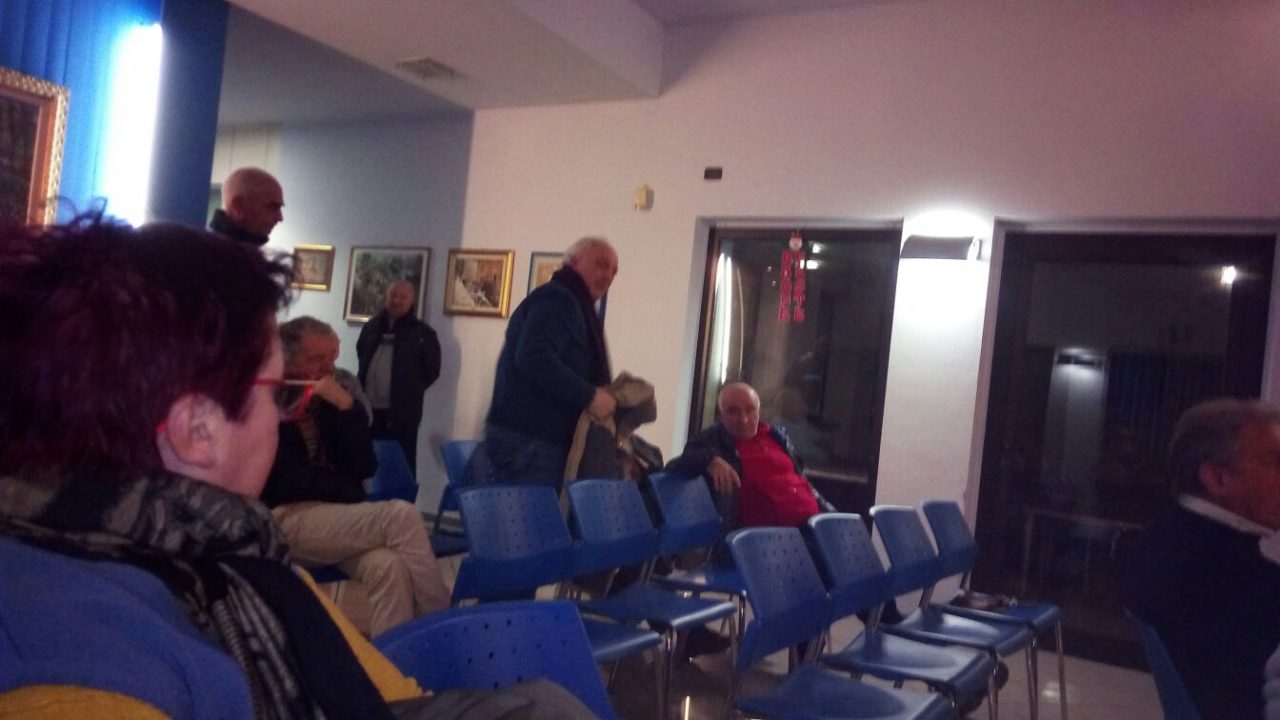 Saluto fascista in aula per sbeffeggiare un consigliere e il sindaco caccia un cittadino