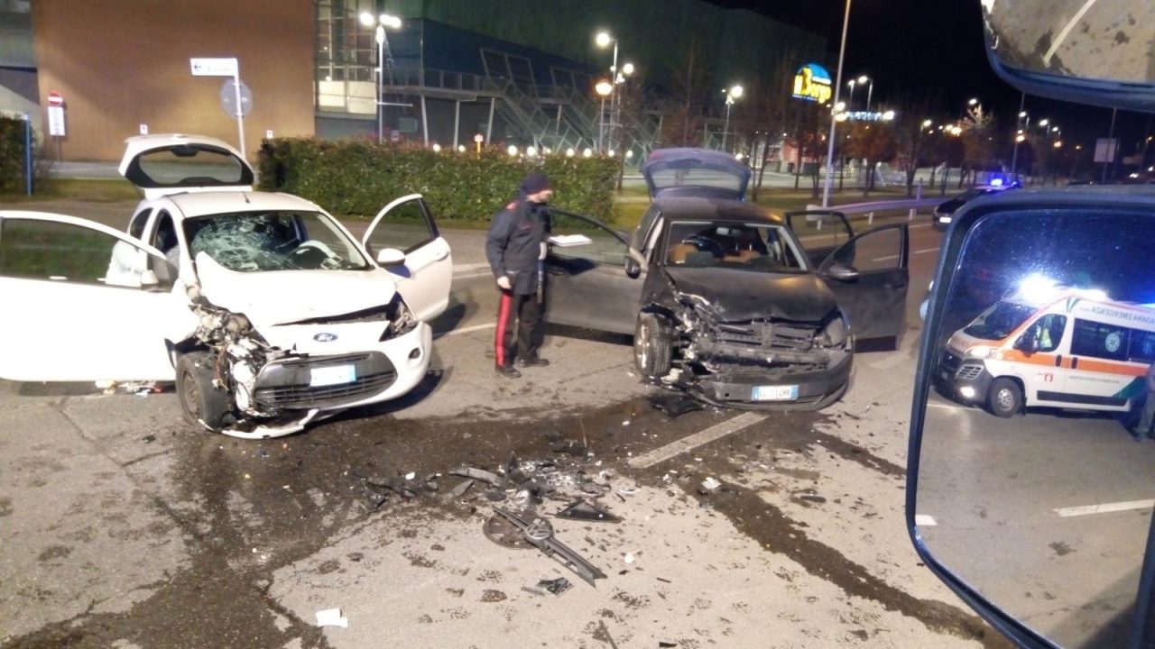 Due incidenti in pochi chilometri sulla Soncinese, un 35enne gravissimo