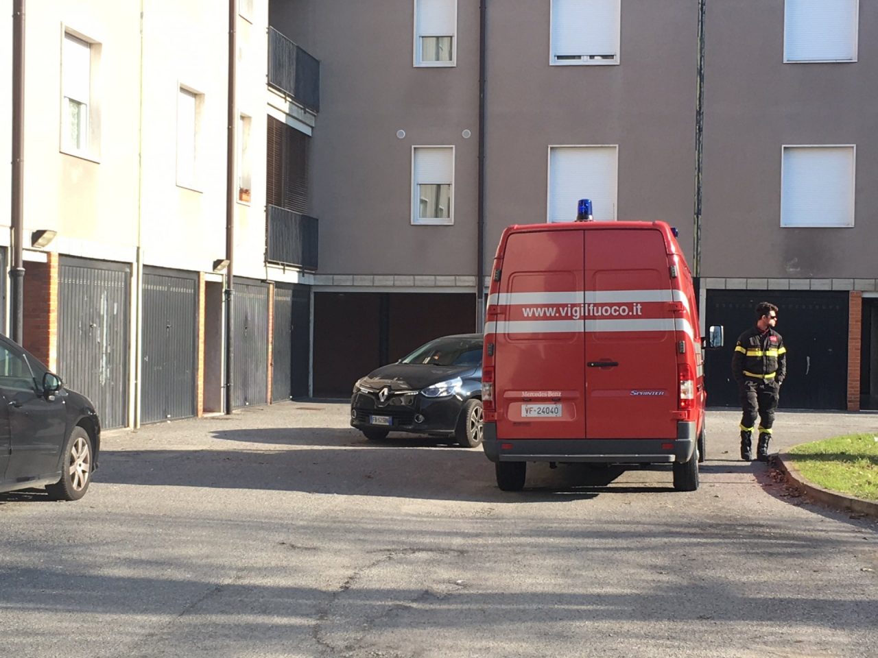 Piove nelle case Aler arrivano i pompieri