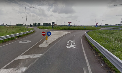 Puzze alla rotonda, forse l'odore viene da un campo coltivato