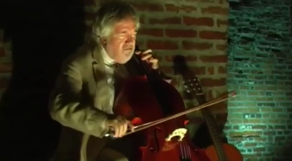 Marco Ravasio un violoncellista decisamente rock