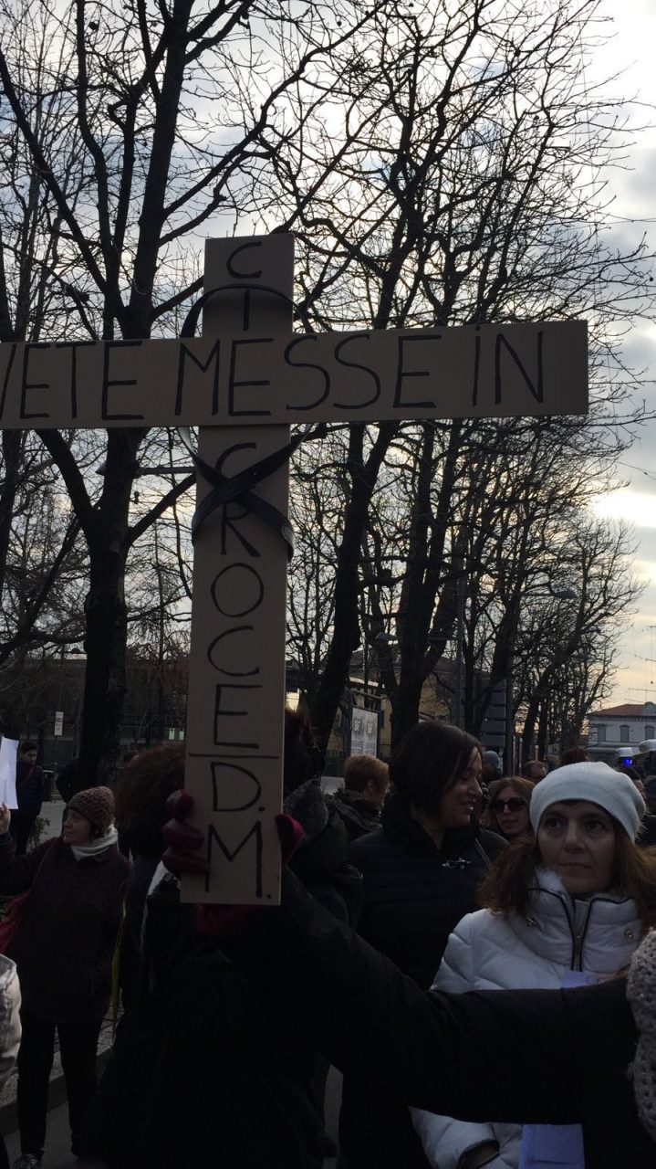 diplomati magistrali girotondo di protesta a Bergamo