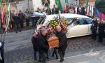 Vaiano chiesa gremita per il funerale dell'ex sindaco Alchieri