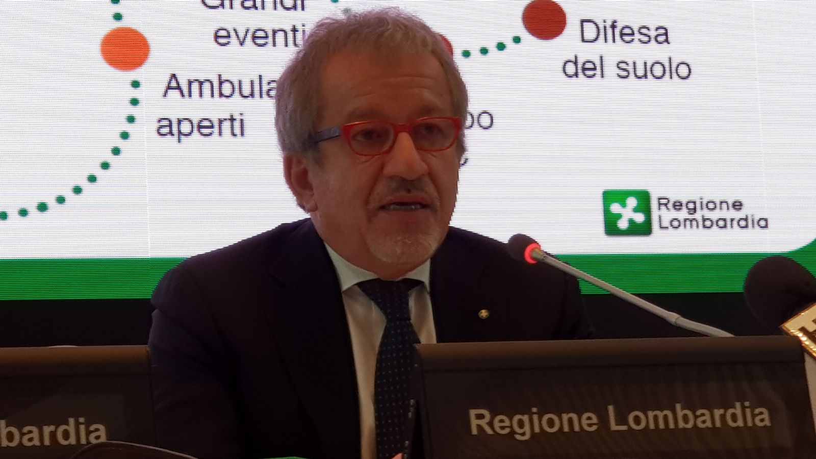 Elezioni Lombardia Roberto Maroni non si ricandida CONFERENZA STAMPA